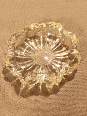 Vintage!! Clear Pressed Glass Decorative Trinket Dish